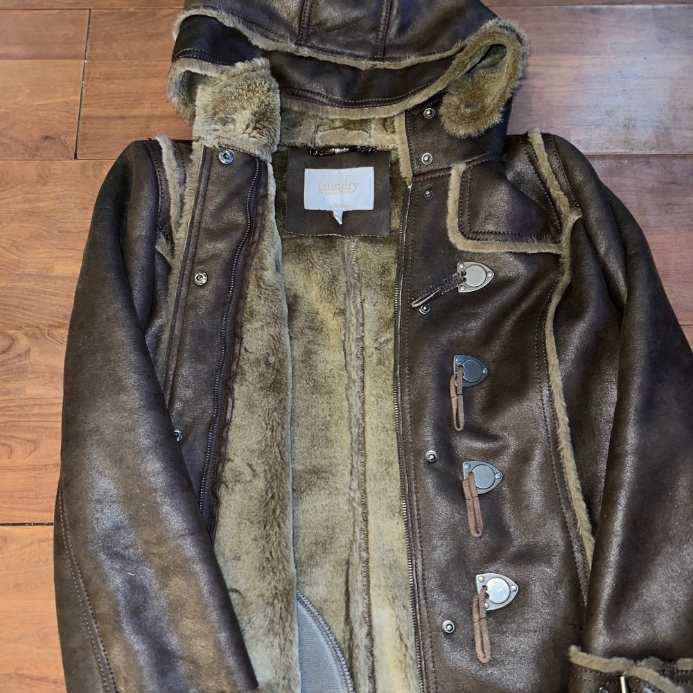 Laundry -Vintage good condition. Does has three  small nicks